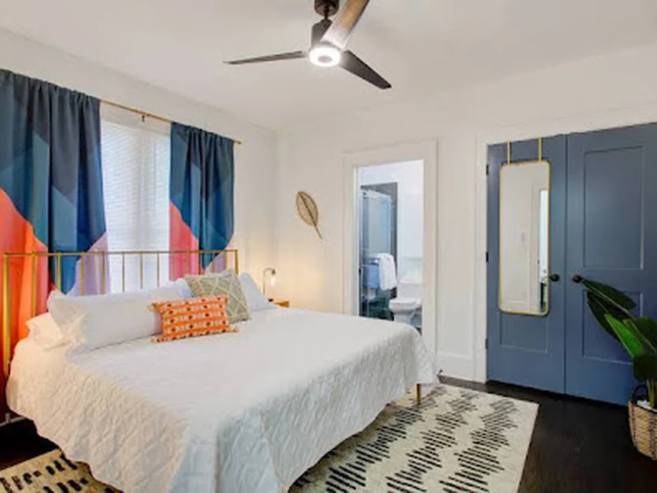 ATL City living- Mercedes-Benz, Downtown, Colleges