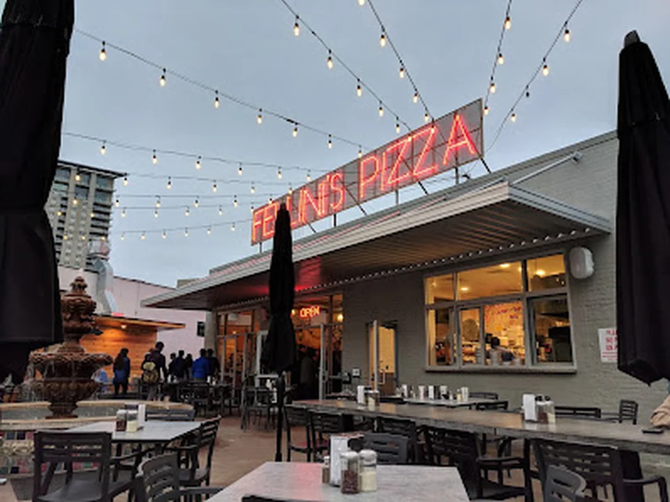 Fellini's Pizza
