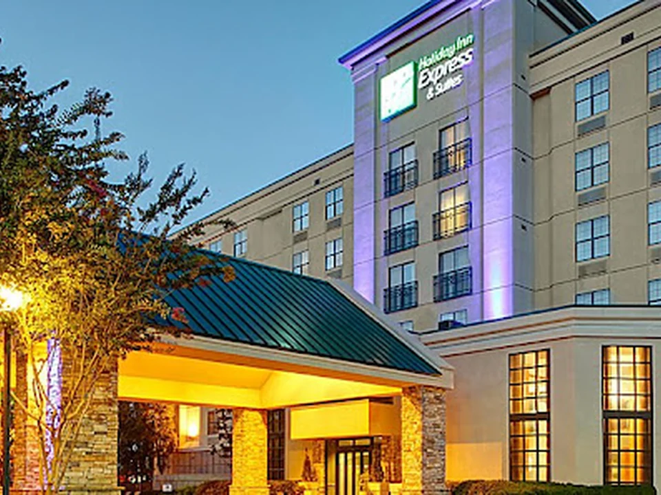 Holiday Inn Express & Suites Atlanta Buckhead by IHG