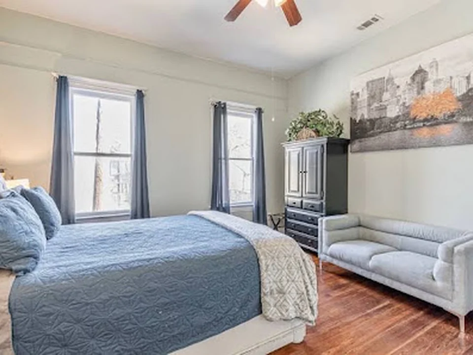 Huge Duplex Home with 9 bedrooms!