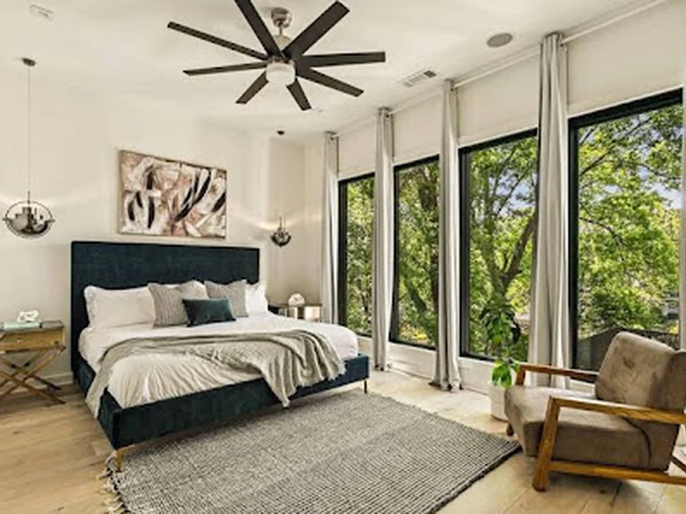 Midtown Modern Showpiece - Pool - Pets - Rooftop