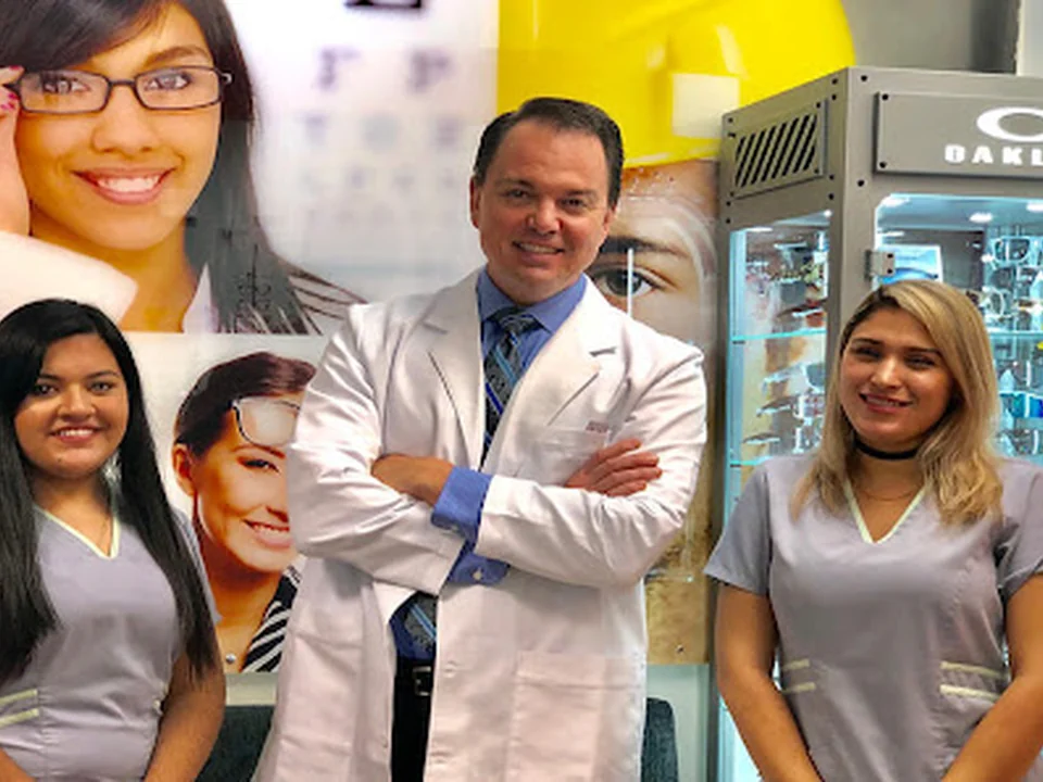 Optica Familiar Corp & Family Eye Care