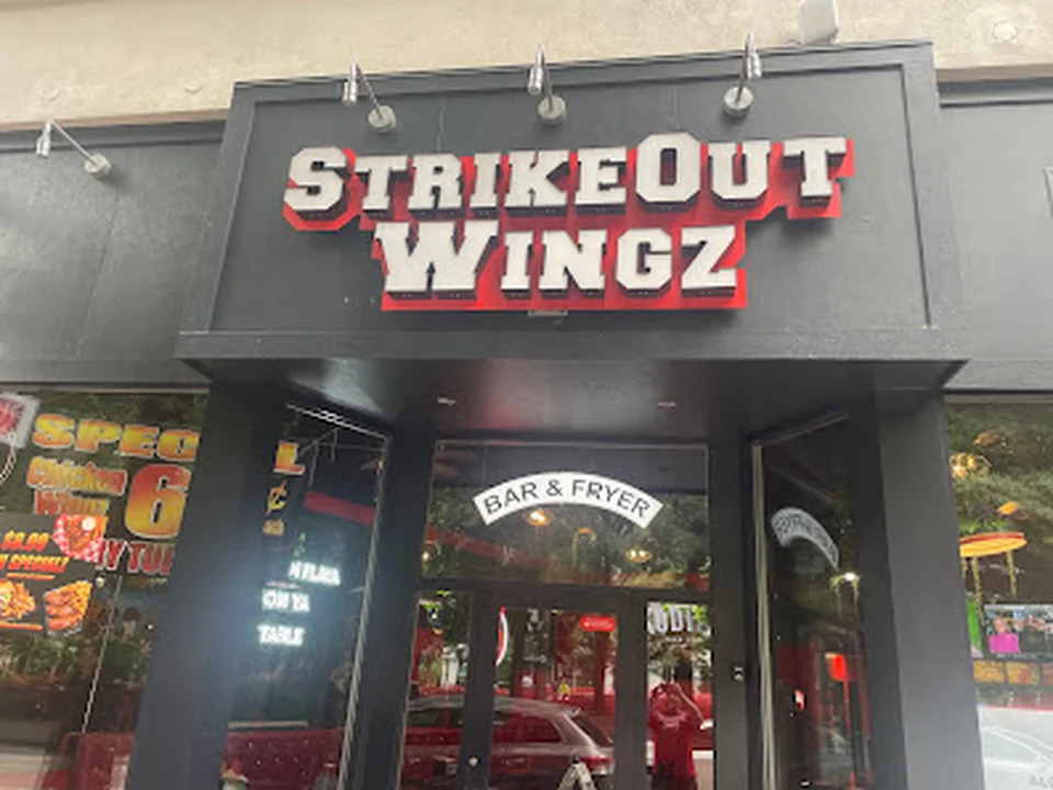Foto de StrikeOut Wingz ATL