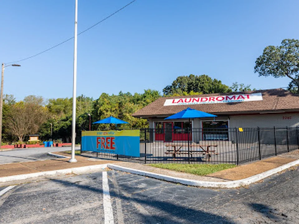 The Laundry Centers - West Hollowell Pkwy