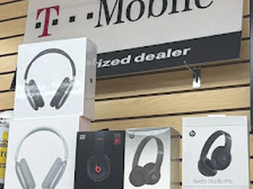 Touchtel Wireless (iPhone & Android Repairs & Unlocking) Buy/Sell Phones Greenbriar Mall