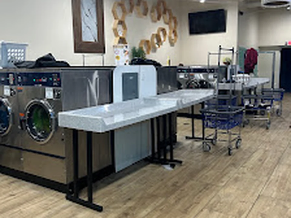 Tucker Lavandería Coin Laundry
