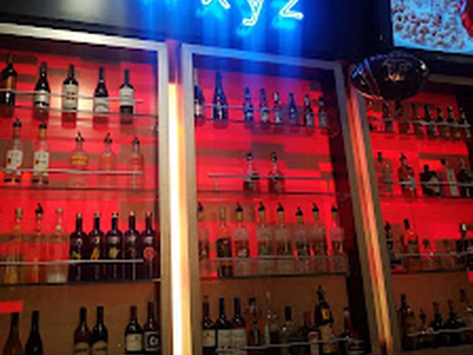 W XYZ Bar
