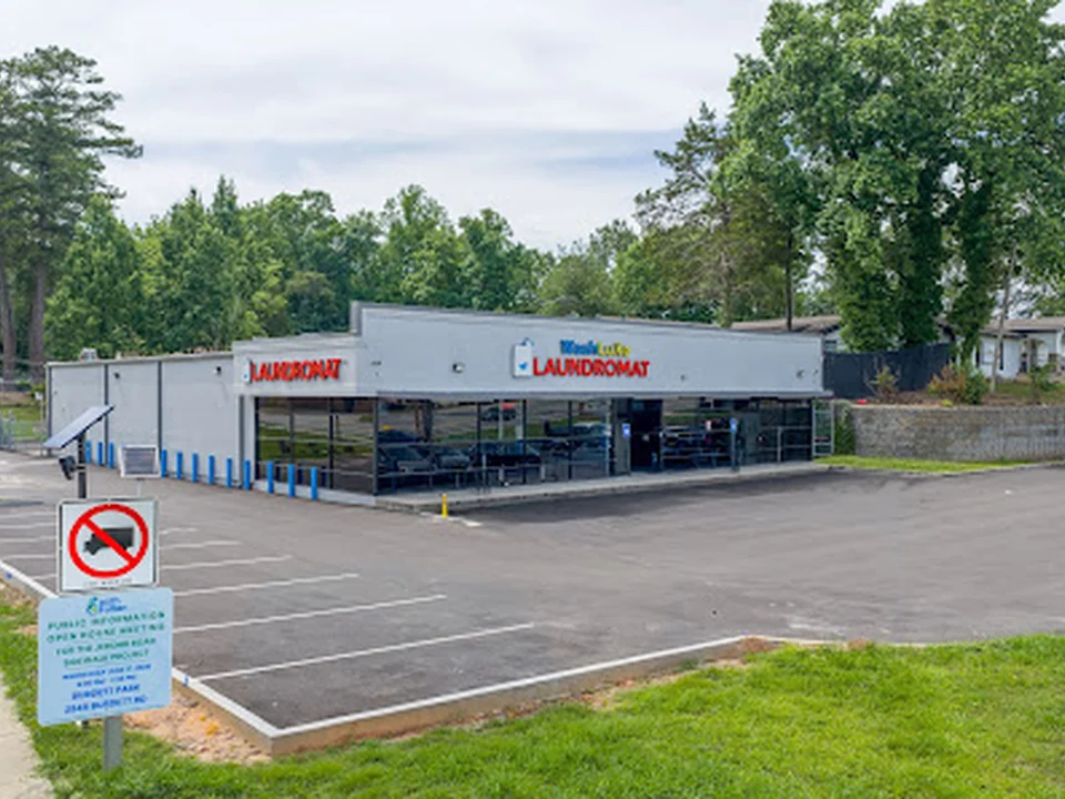 WashLuXe Laundromat
