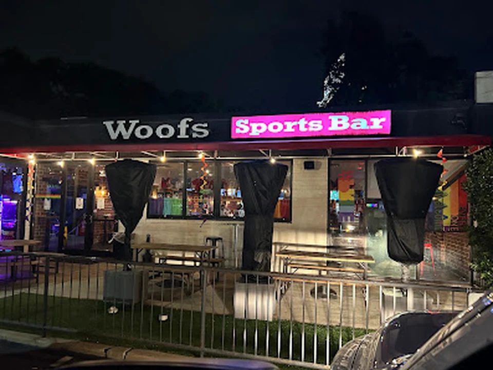 Woofs Sports Bar
