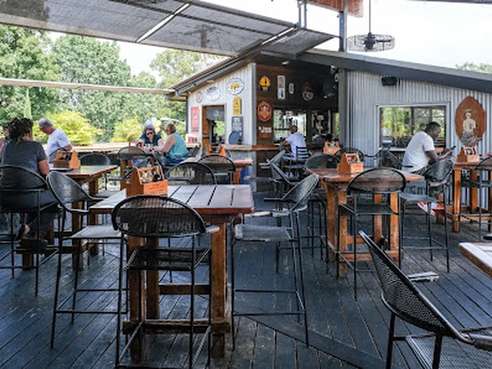 Six Feet Under Pub & Fish House - Grant Park, Atlanta