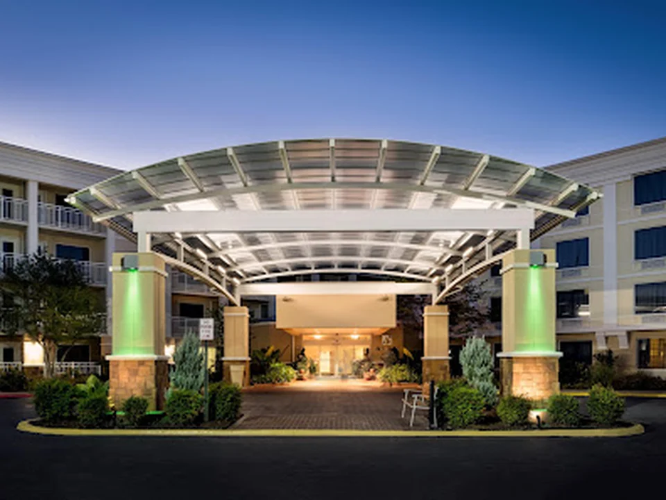 Holiday Inn & Suites Atlanta Airport-North by IHG